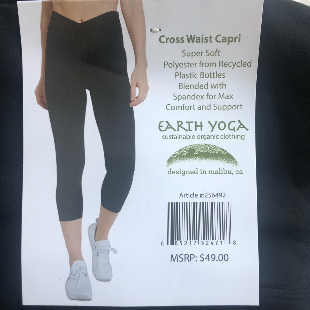 Earth Yoga Organic Clothing Cross Waist Capri in XL size.